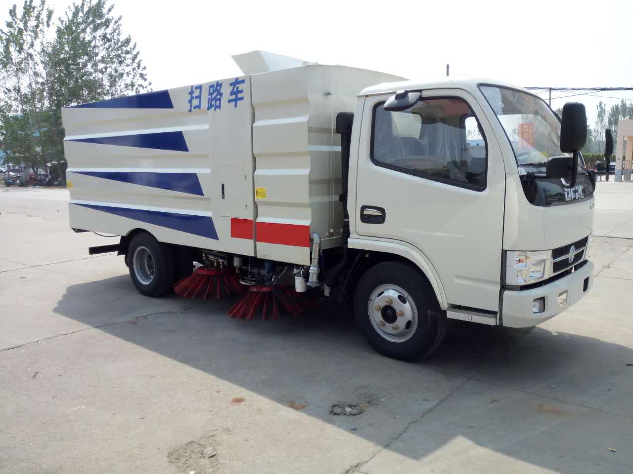 東風(fēng)國五掃路車 出廠價格分析與選購指南