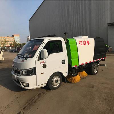 東風(fēng)柴油小型掃路車 一車多能，冬季除雪與四季清掃的完美解決方案